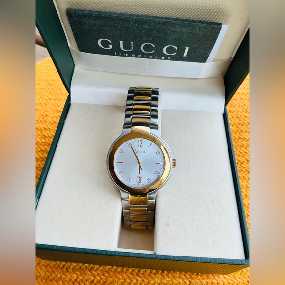 Authentic GUCCI DRESS watch🧡🤍🧡 - Picture 13 of 16
